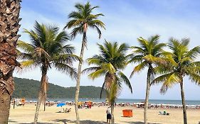 Apartamentos a Beira Mar, Aconchegantes e Modernos, a 3 Minutos da Praia com Ar Condicionado, Sacada Gourmet, Garagem e Portaria 24h
